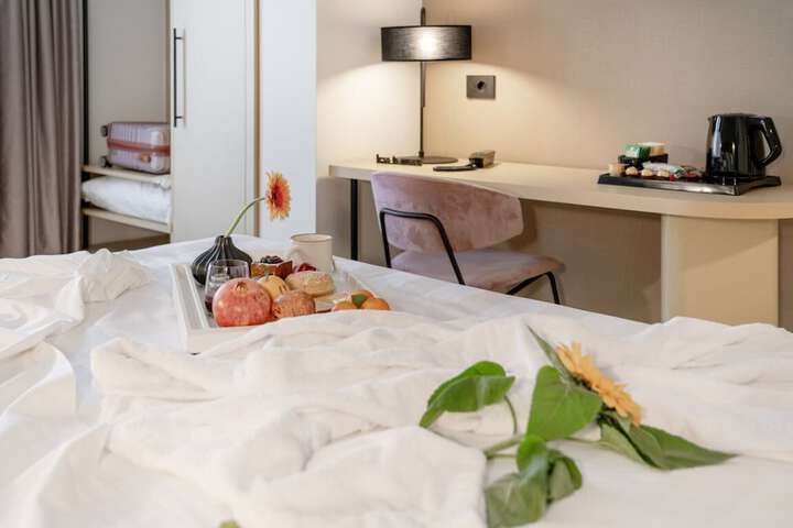 Room 4 of 28