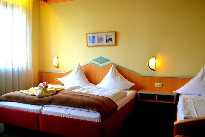 Room 15 of 77