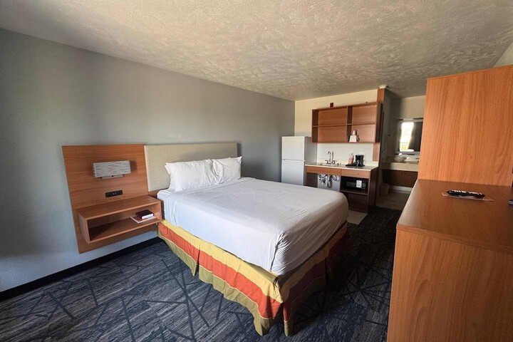 Room 26 of 40