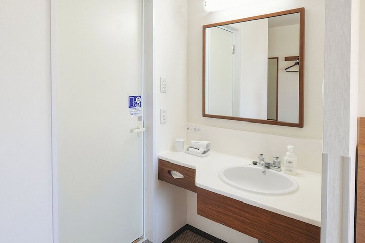 Room 13 of 72