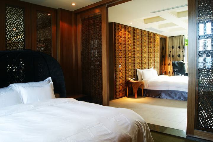 Room 4 of 78