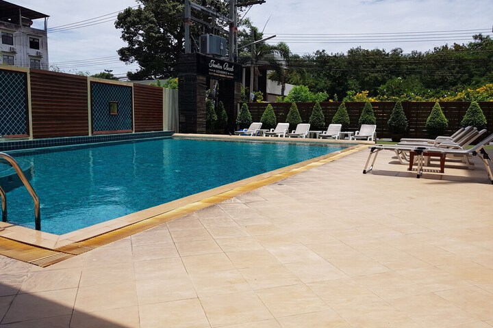 Hotel Pool