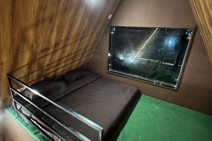 Room 9 of 22