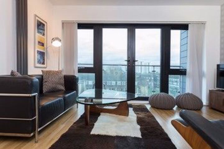Amazing Flat in Bow with Balcony