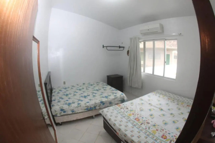 Room 4 of 12