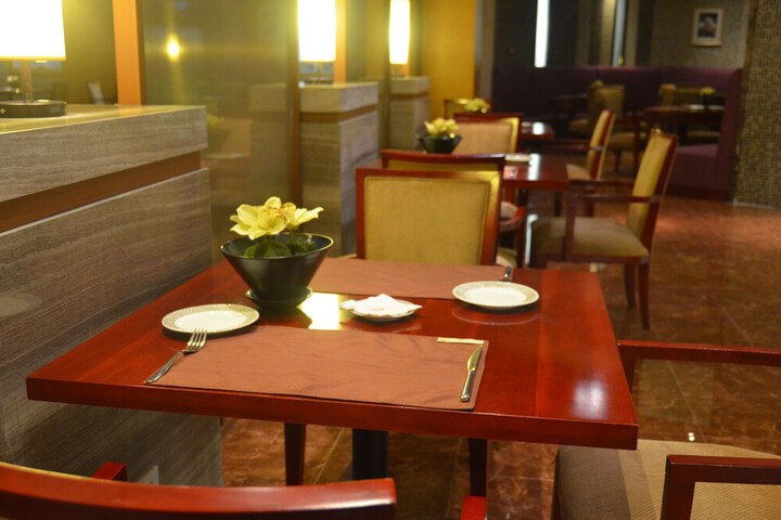 Dining 34 of 86