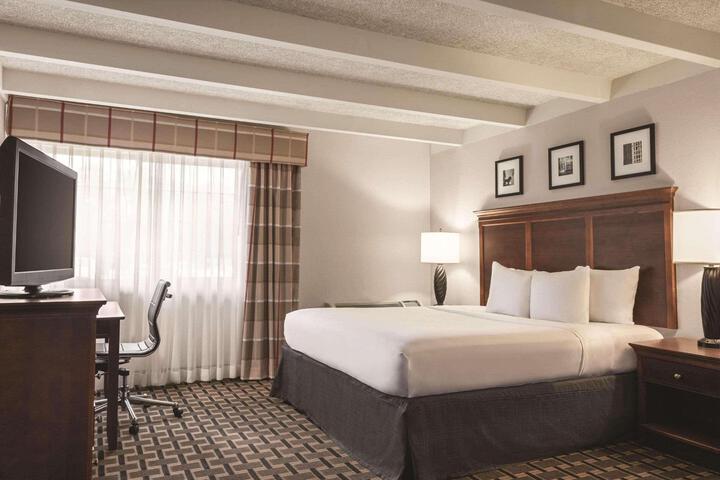 1 King Bed (8 of 13)