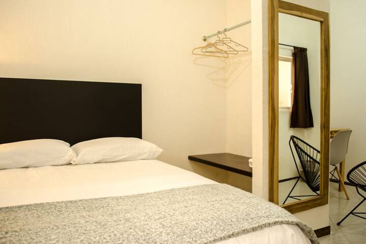 Room 9 of 33