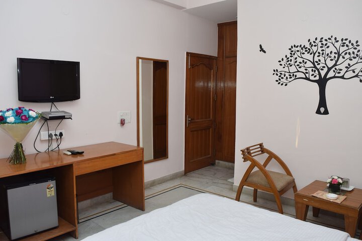 Room 10 of 18