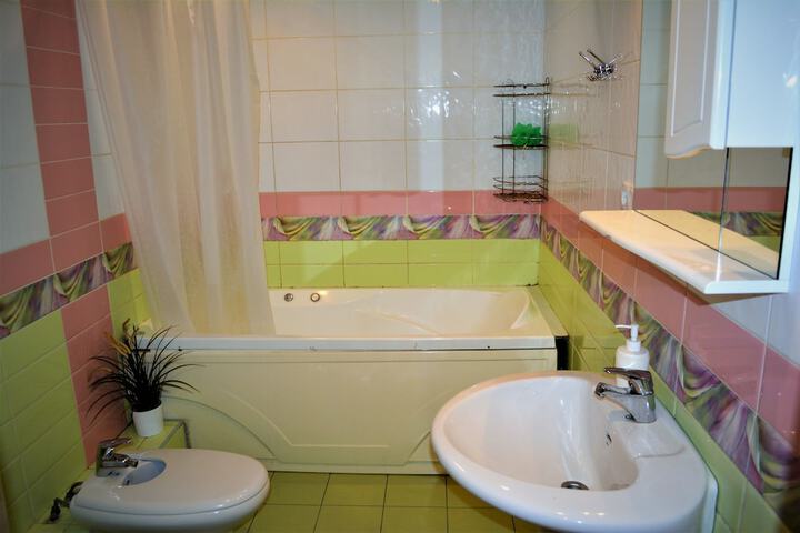 Room 6 of 16