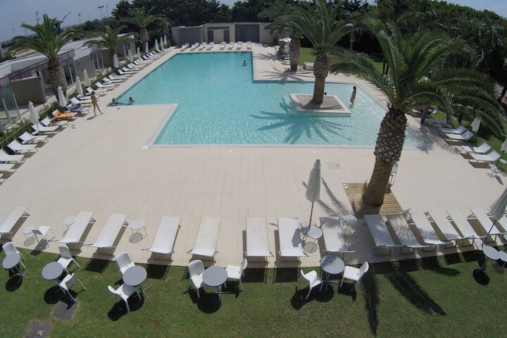 Pools & Facilities