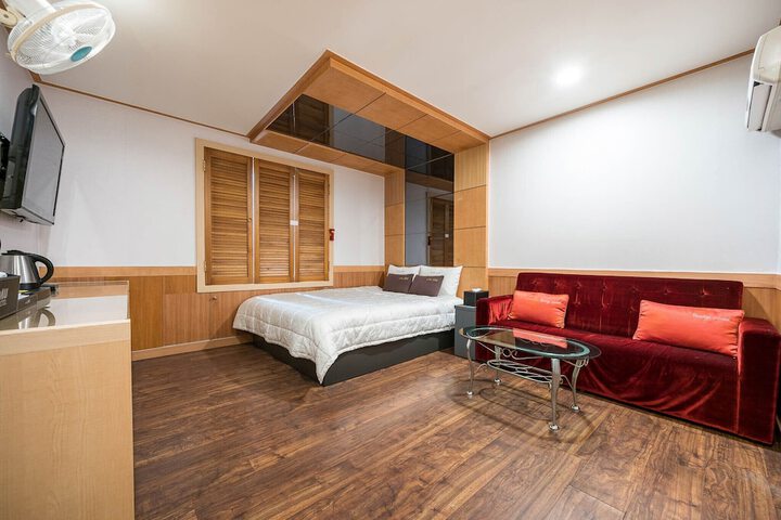Room 8 of 34