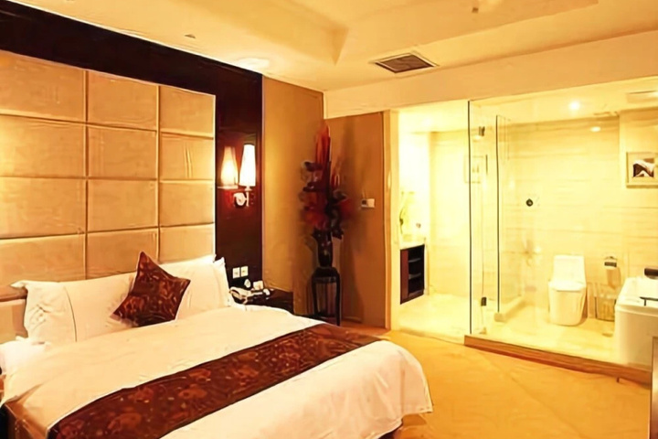 Room 6 of 14
