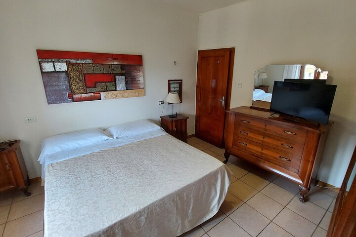Room 9 of 27