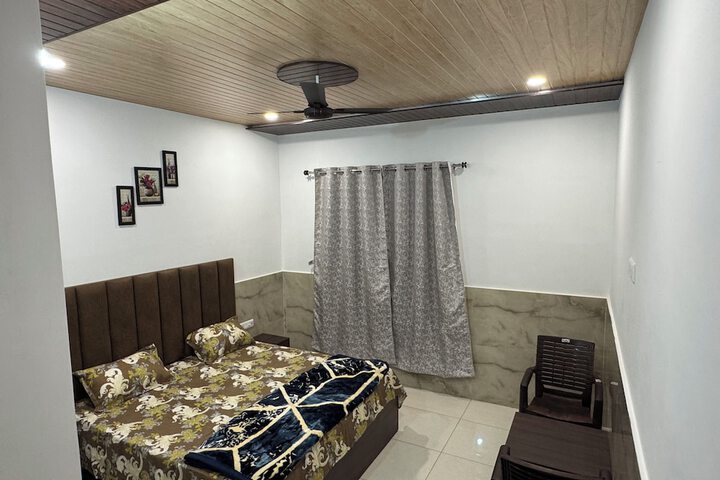 Room 10 of 30