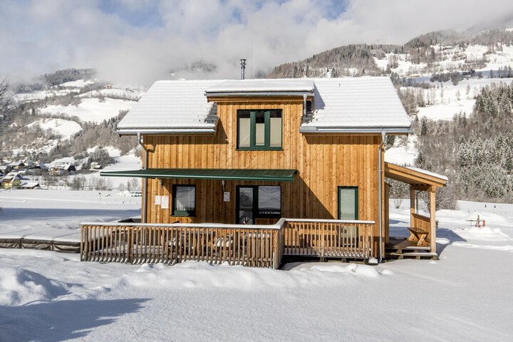 Luxurious Chalet in Sankt Georgen ob Murau with Hot Tub in Sankt Georgen am Kreischberg