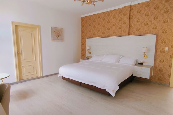 Room 54 of 90