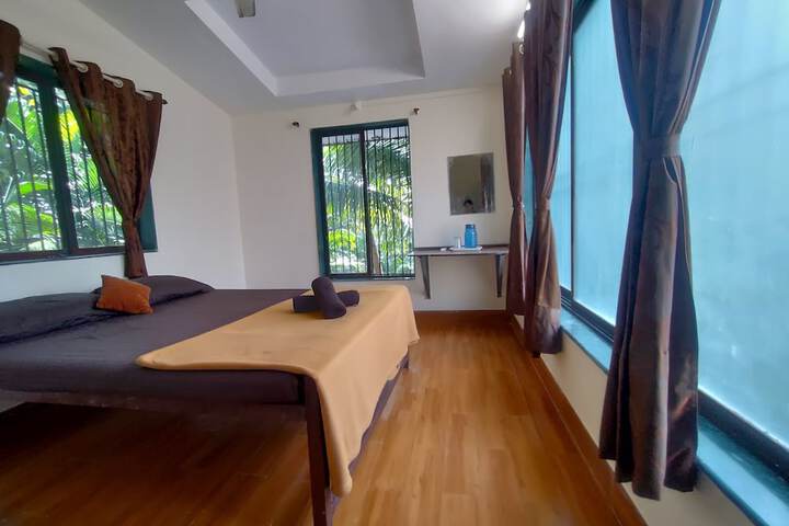 Room 4 of 10