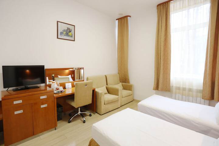 Room 8 of 46