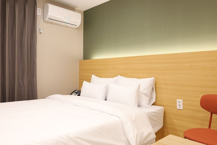 Room 12 of 62