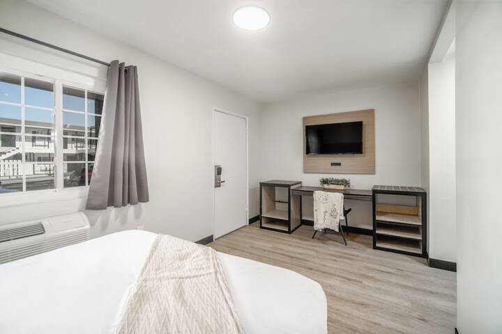 Room 10 of 16