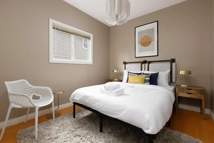 Room 4 of 15