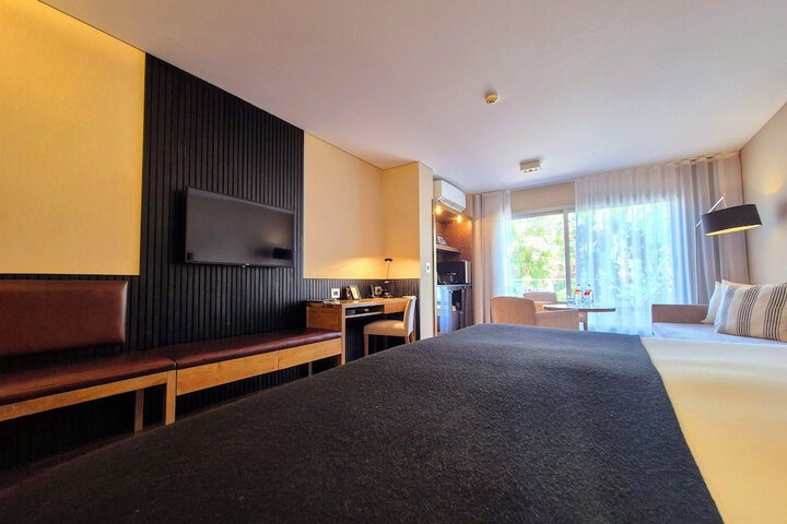 Room 29 of 210