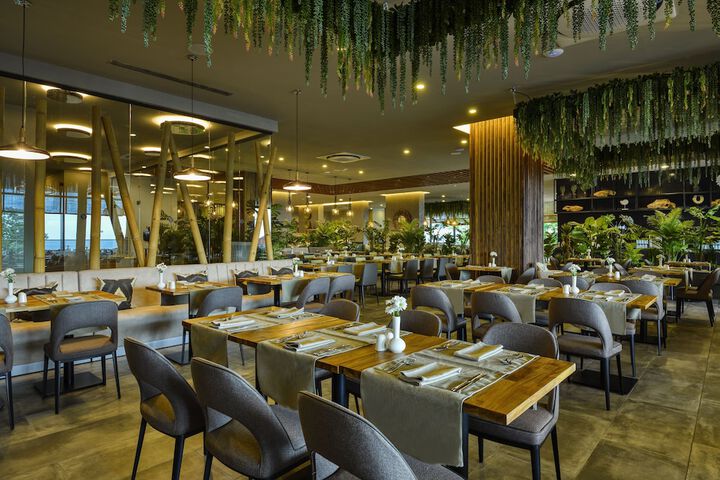 Dining 47 of 70