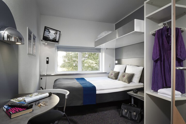 Room 7 of 14