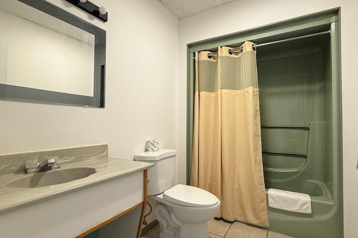 Room 33 of 42
