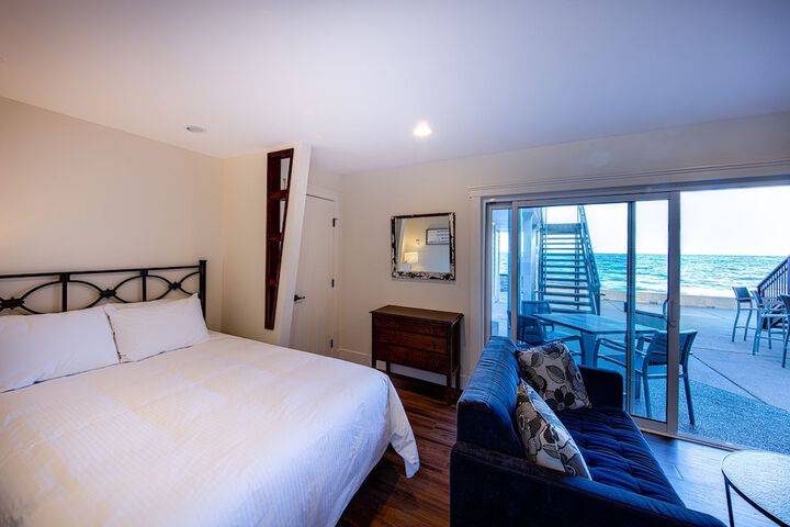 Room 4 of 65
