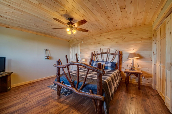 Room 2 of 24