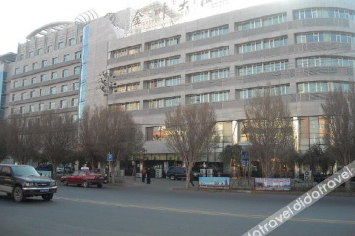 Golden Leaf Hotel