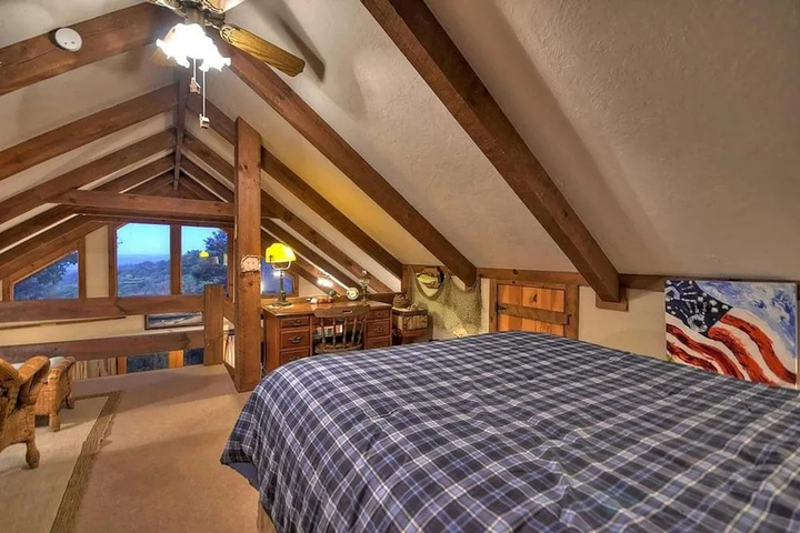 Room 4 of 17