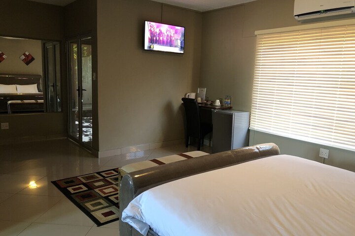 Room 19 of 48