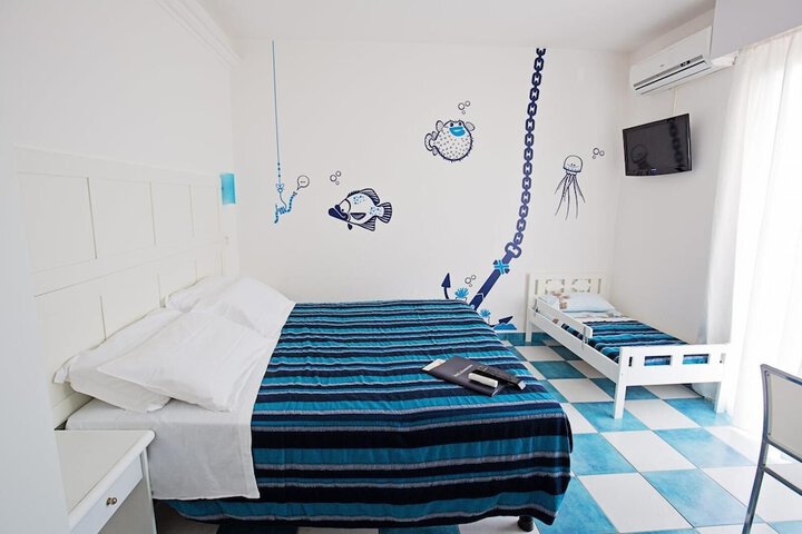 Room 6 of 30