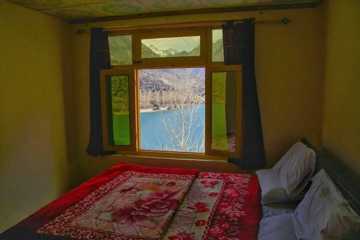 Room 6 of 8