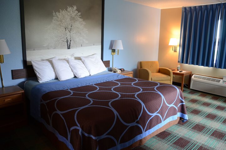 1 King Bed (13 of 14)