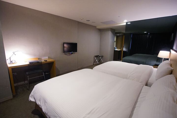 Room 29 of 60