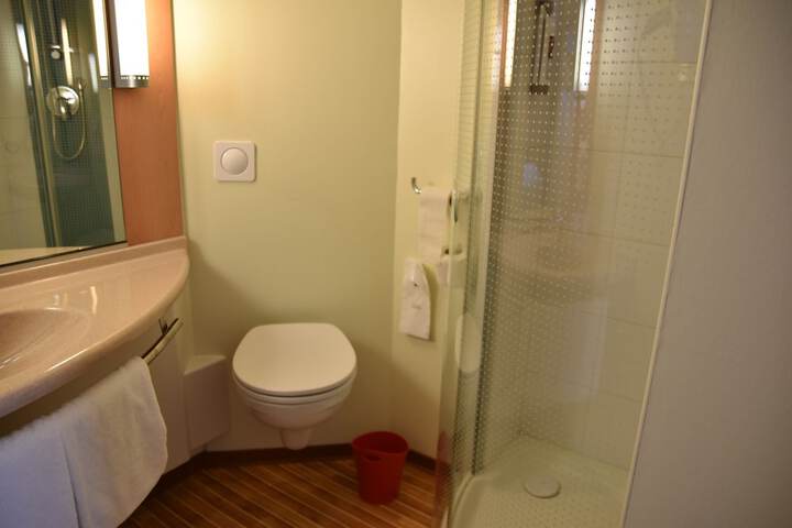 Room 35 of 63