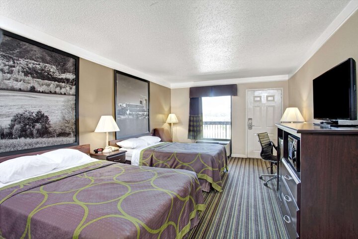 2 Double Beds (3 of 3)