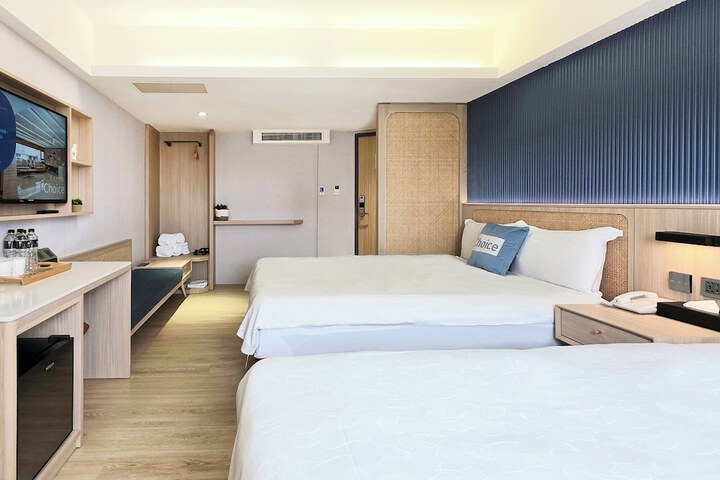 Room 18 of 33