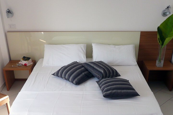 Room 4 of 49