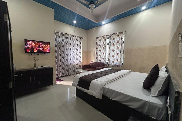 Room 8 of 32