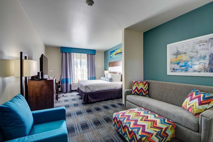 1 King Bed (3 of 11)