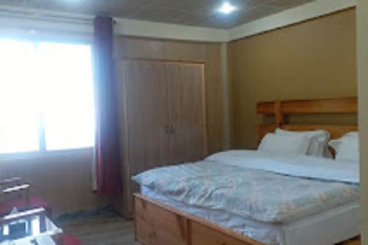 Room 11 of 17