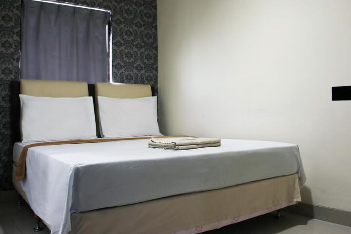Room 4 of 7
