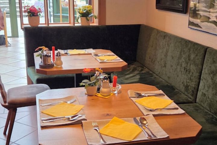 Dining 62 of 101