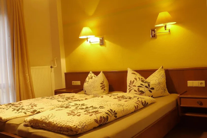 Room 4 of 15
