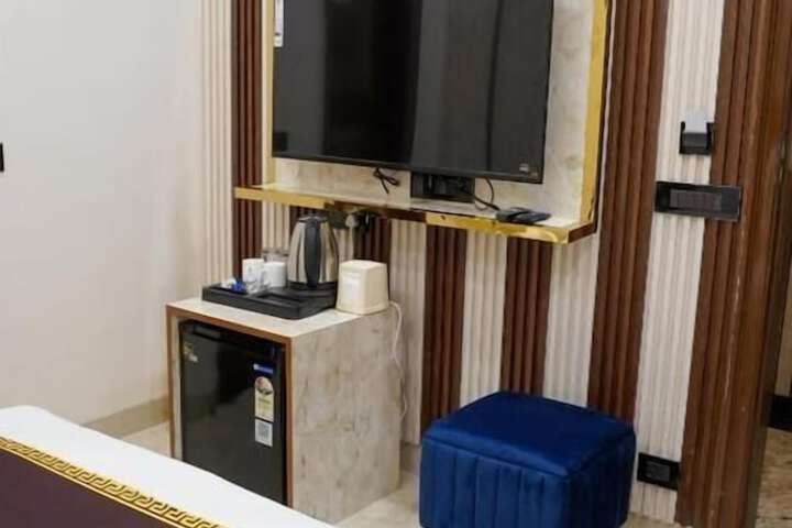 Room 4 of 48